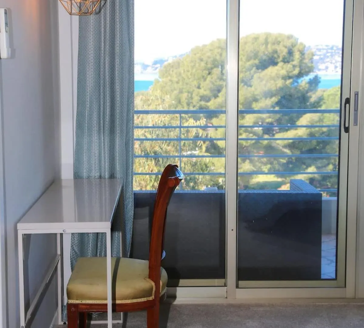 2 Bedroom Apartment With Mountain And Sea View Antibes 0*,